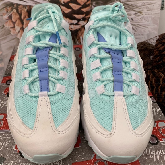 Women’s Nike Air Max 95 - Picture 2 of 7